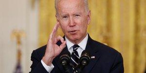 Biden annonce un accord "historique" sur son plan d'investissement