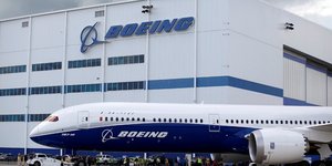 Boeing mise sur l'ouvrier bionique pour sortir plus de dreamliner