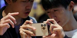 Des iphone 16 dans un magasin apple a pekin