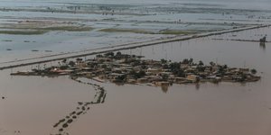 Inondations en iran: nouvelles evacuations, bilan de 70 morts