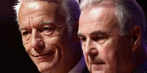 Le dirigeant du medef, patrick martin, et le president de l'u2p, michel picon, accueillent des membres de differents partis politiques francais