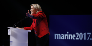 Le pen dit avoir "une epee de damocles" au-dessus de la tete