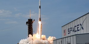 Le pentagone choisit spacex pour des satellites de detection de missiles
