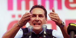 Le président du patri autrichien d'extrême droite FPÖ Heinz-Christian Strache donne un discours le 1er mai 2016 à Vienne, Autriche