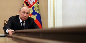Les sanctions visant la russie affaiblissent l'occident, dit poutine