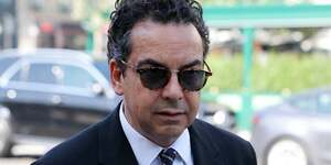 Patrick Cohen, au cœur d'un coup de tonnerre médiatique, dénonce un vol de conversation privée et fait savoir qu'il n'hésitera pas à déposer plainte.