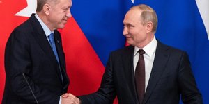 Poutine va s& 39 entretenir avec erdogan et l& 39 iranien raissi, dit le kremlin