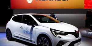 Renault Clio Hybride E-Tech exposEe au Salon de l& 39 auto de Bruxelles le 9 juin 2020