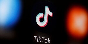 Sur cette illustration, un logo tiktok est affiche sur un smartphone