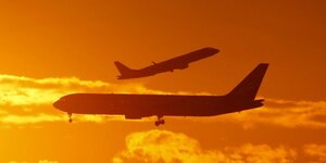 trafic arien, avions, ciel, soleil couchant, passagers, vols, compagnies ariennes, dcollage, atterrissage, Sydney Airport, Australie
