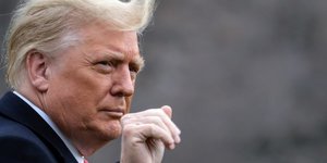 Trump ratifie le plan de relance, evite le "shutdown"