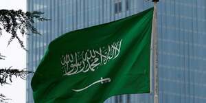 Un drapeau saoudien flotte au-dessus du consulat d& 39 arabie saoudite a istanbul