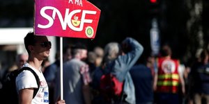 Une majorite de francais toujours opposee a la greve sncf