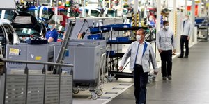 Zone euro: la production industrielle penalisee par la chute en allemagne